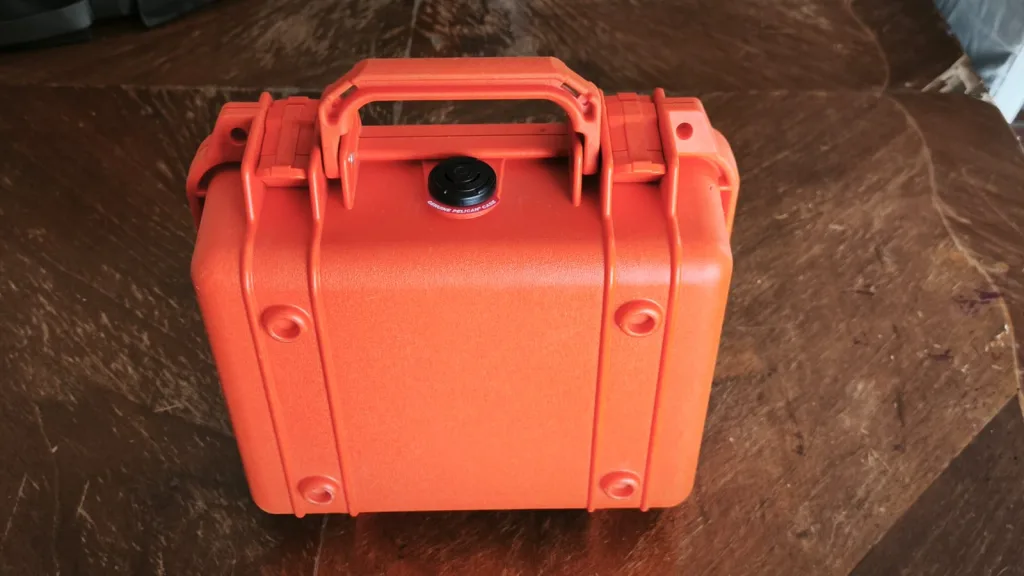 geoelectrica en caja naranja