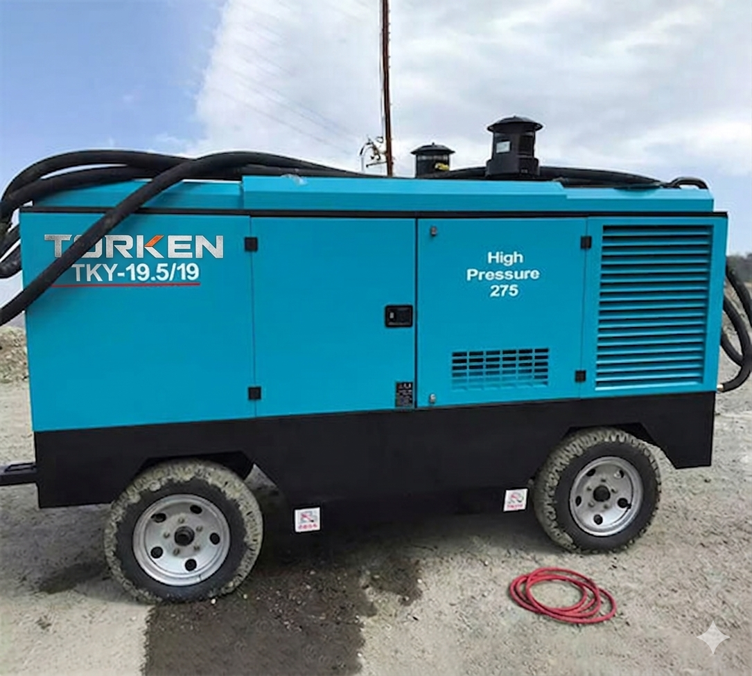 Compresor portátil TORKEN TKY abasteciendo aire a perforadora DTH