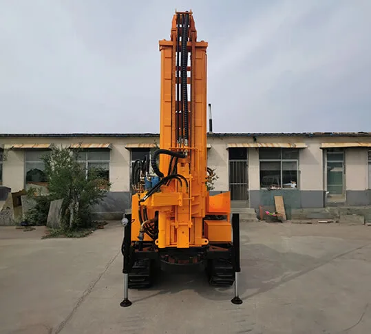 Perforadora TORKEN KT150R en operación de perforación de pozo de agua