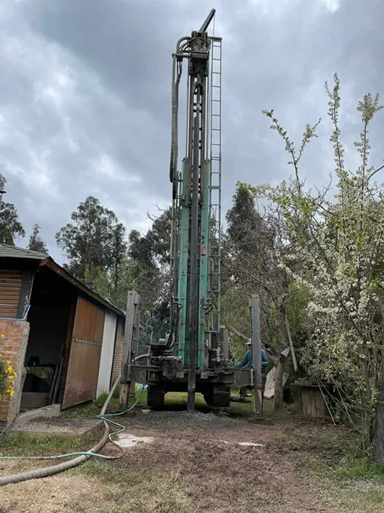 Perforacion de pozo de agua con perforadora TORKEN