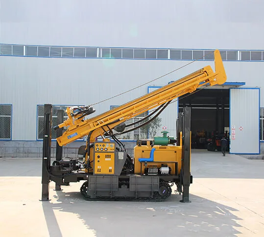 Perforadora TORKEN TK350 vista lateral con orugas y mástil desplegado