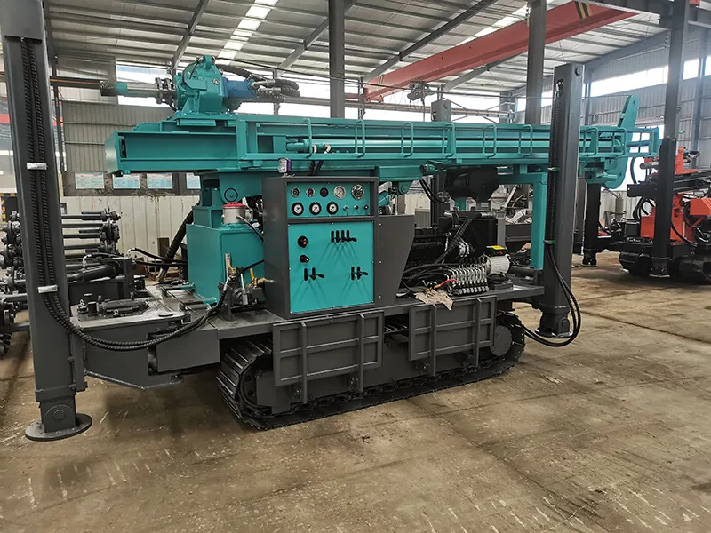 Equipo TORKEN TK350 con compresor TKY y barras DTH desplegados en obra